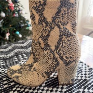 Steve Madden Snakeskin Patterned Stretch Zip Pointed Toe Women's Boots
